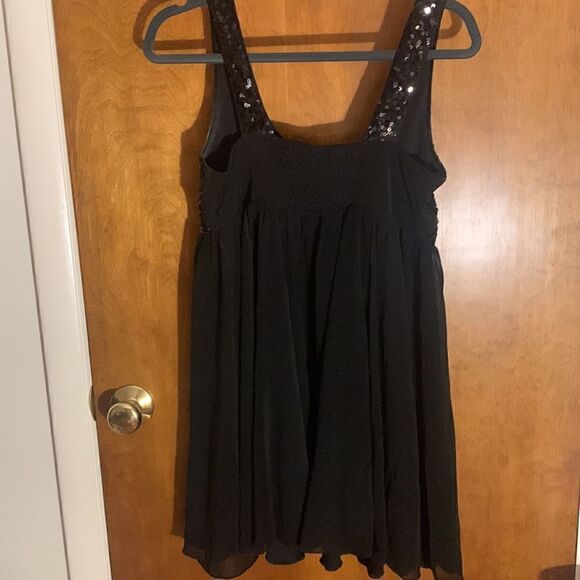 EUC H&M black dress with sequins details! Size 10 - Picture 3 of 4